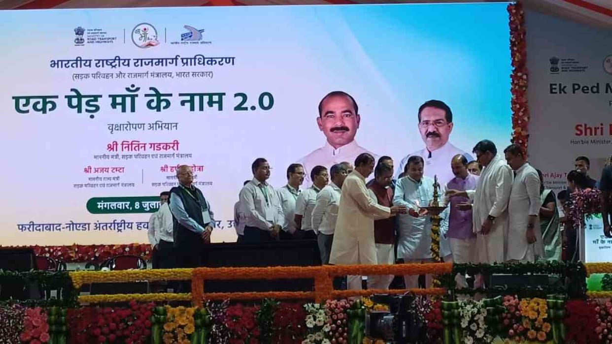Nitin Gadkari launched Ek Ped Maa Ke Naam 2-0 campaign on interchange Greenfield Expressway