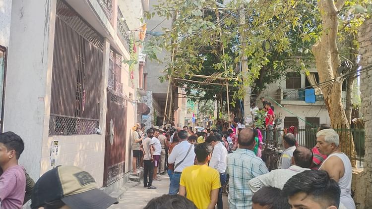 दिल्ली में डबल मर्डर से सनसनी: एक महिला और बच्ची की हत्या, युवती का दोस्त मौके से फरार