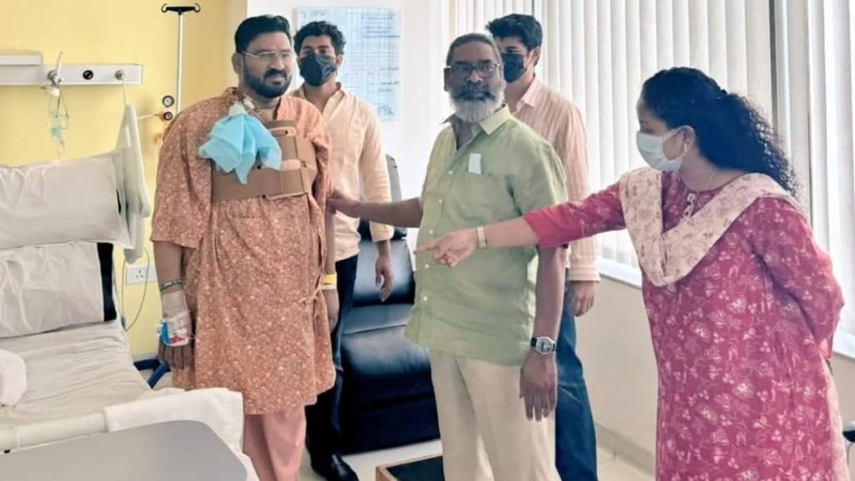 Jharkhand: CM Hemant Soren and wife Kalpana met Minister Hafizul Hasan admitted in Medanta Hospital, Gurgaon