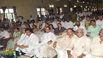 Meerut: Union Education Minister told farmers the formula to increase income, have to take help of AI
