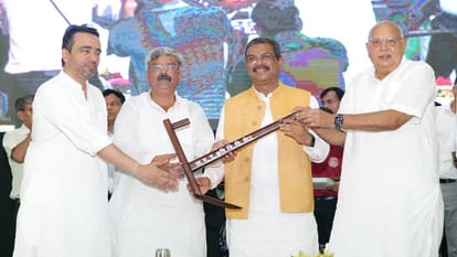Meerut: Union Education Minister told farmers the formula to increase income, have to take help of AI