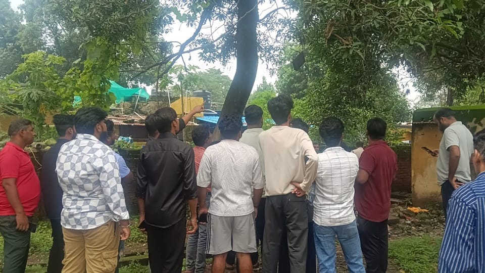 Sensation due to finding a half naked burnt body of a woman suspicion of murder and dumping of the body in Kor