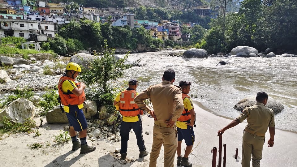 Tehri News Youth drowned in Bhilangana river while bathing, SDRF engaged in search, no clue found