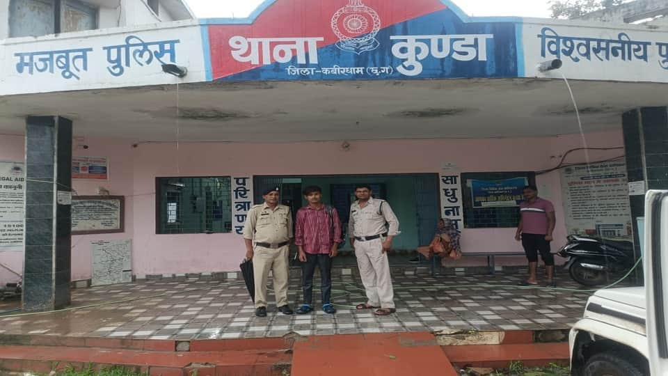 पुलिस की गिरफ्त में आरोपी