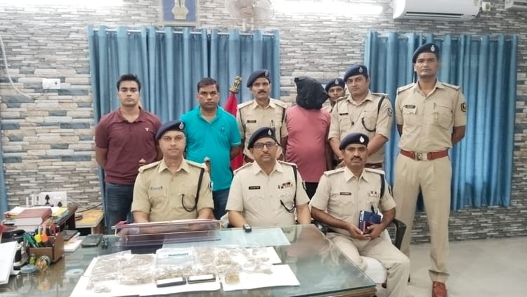 Bihar: बैंक ऑफ महाराष्ट्र लूटकांड का मामला, पति-पत्नी एक किलो सोने के साथ गिरफ्तार; मास्टरमाइंड धराया