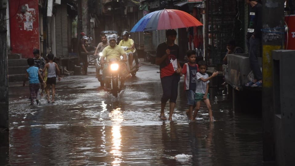 Meerut Weather today: Clouds rained at night, bright sunshine in the morning, 100 mm rain in Sawan
