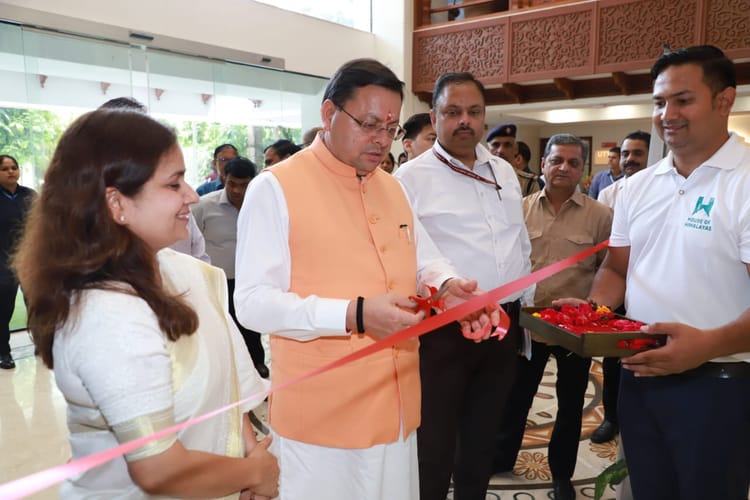 CM Dhami Delhi Visit: दिल्ली पहुंचे सीएम धामी, किया उत्तराखंड के हाउस ऑफ हिमालयाज आउटलेट का उद्घाटन