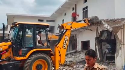 Bulldozer rored on mansion of changur accused of conversion luxurious house is being demolished