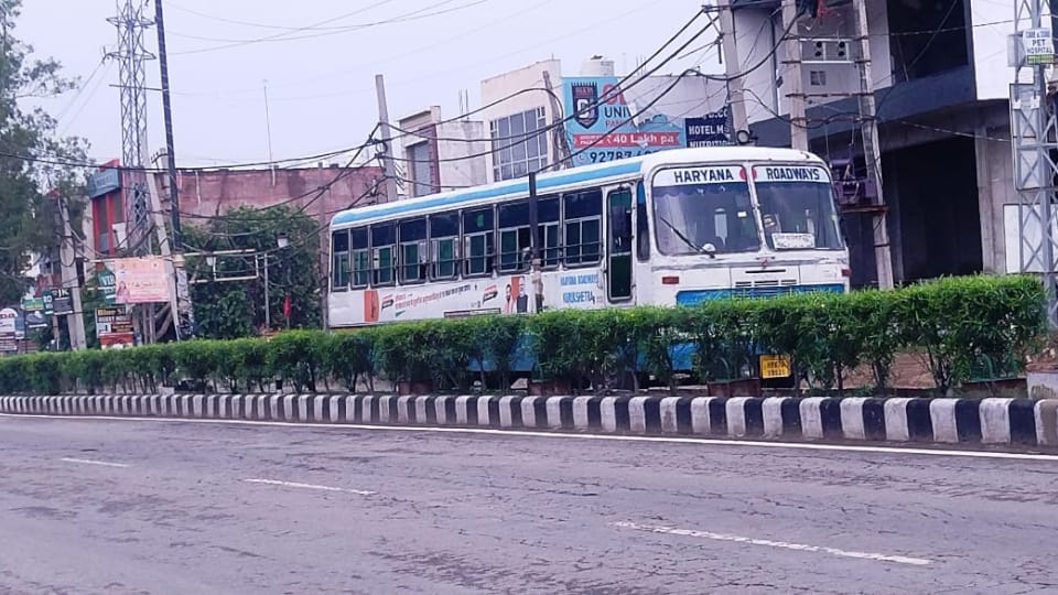 Three lakh workers on strike in Haryana Mixed effect buses ran at full speed very few passengers in Kurukshetr