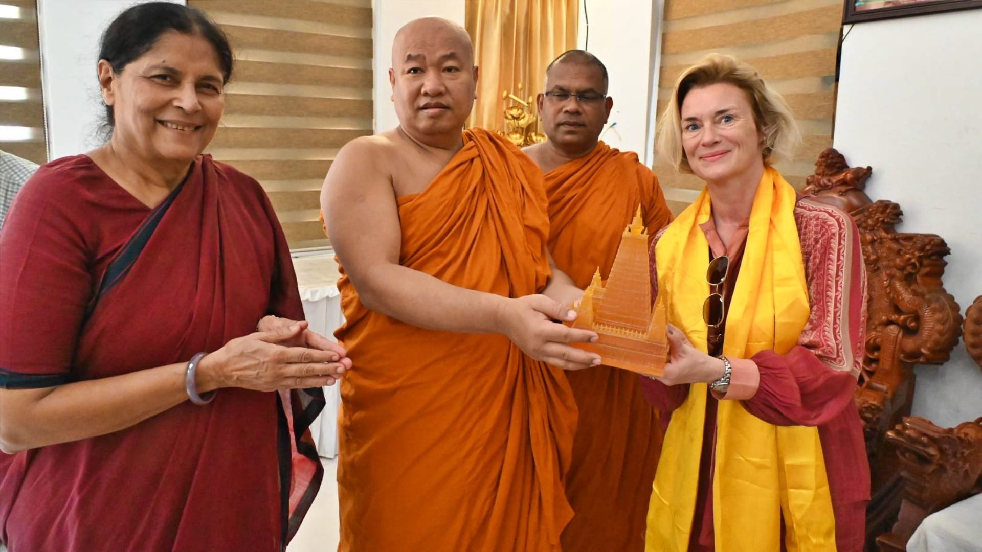 महाबोधि मंदिर पहुंची नॉर्वे की राजदूत मे-एलिन स्टेनर