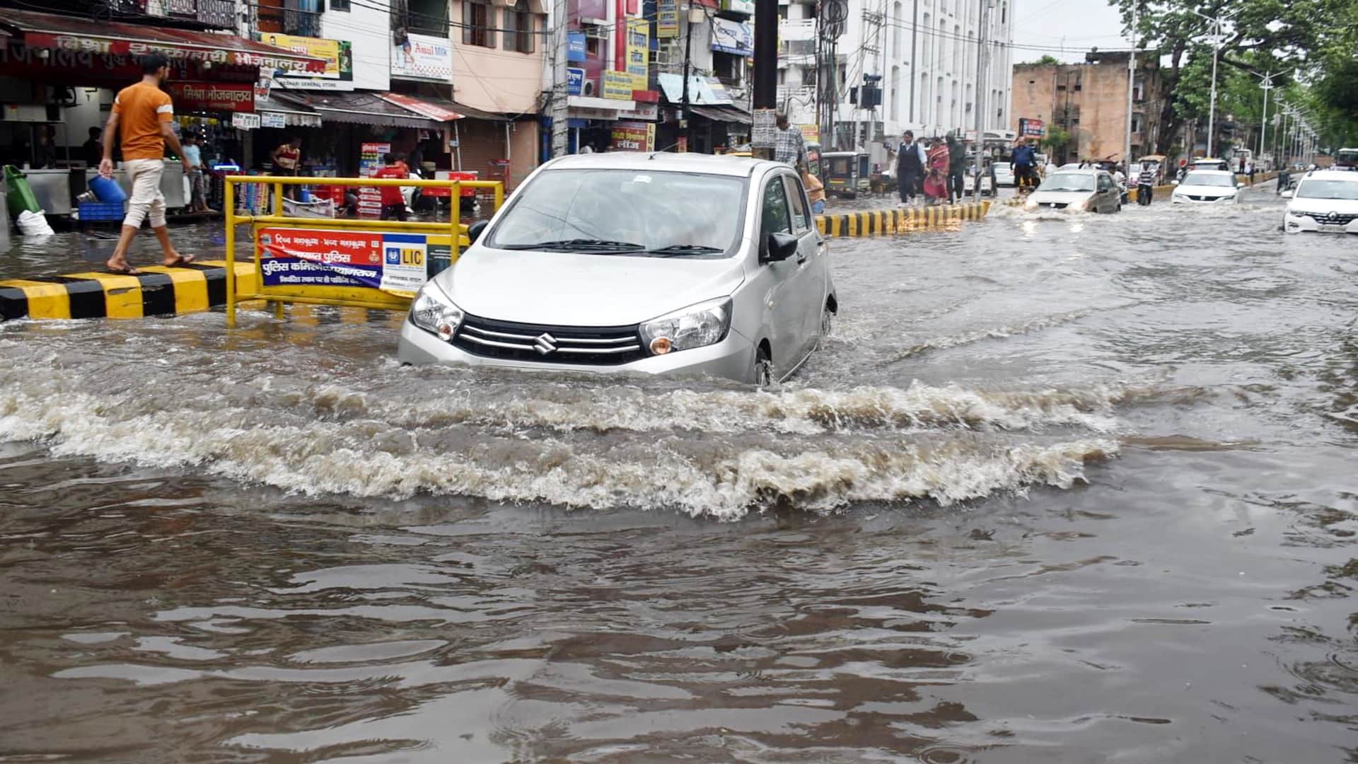 Prayagraj Weather Due to heavy rain, many areas of the city turned into rivers, water filled outside Prayagraj