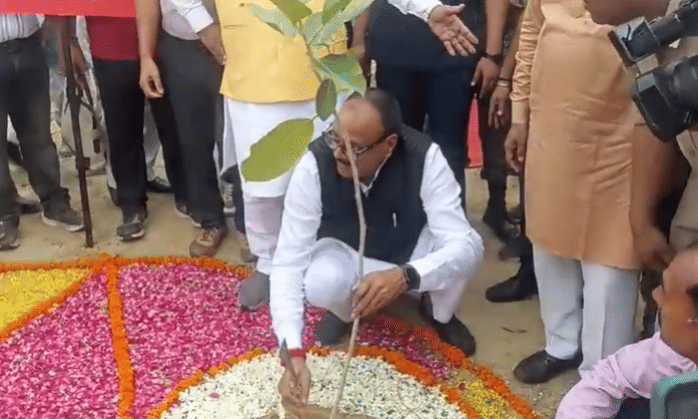 Paudhropan Mahahiyan 2025 inaugrated in Uttar Pradesh, see the pics.