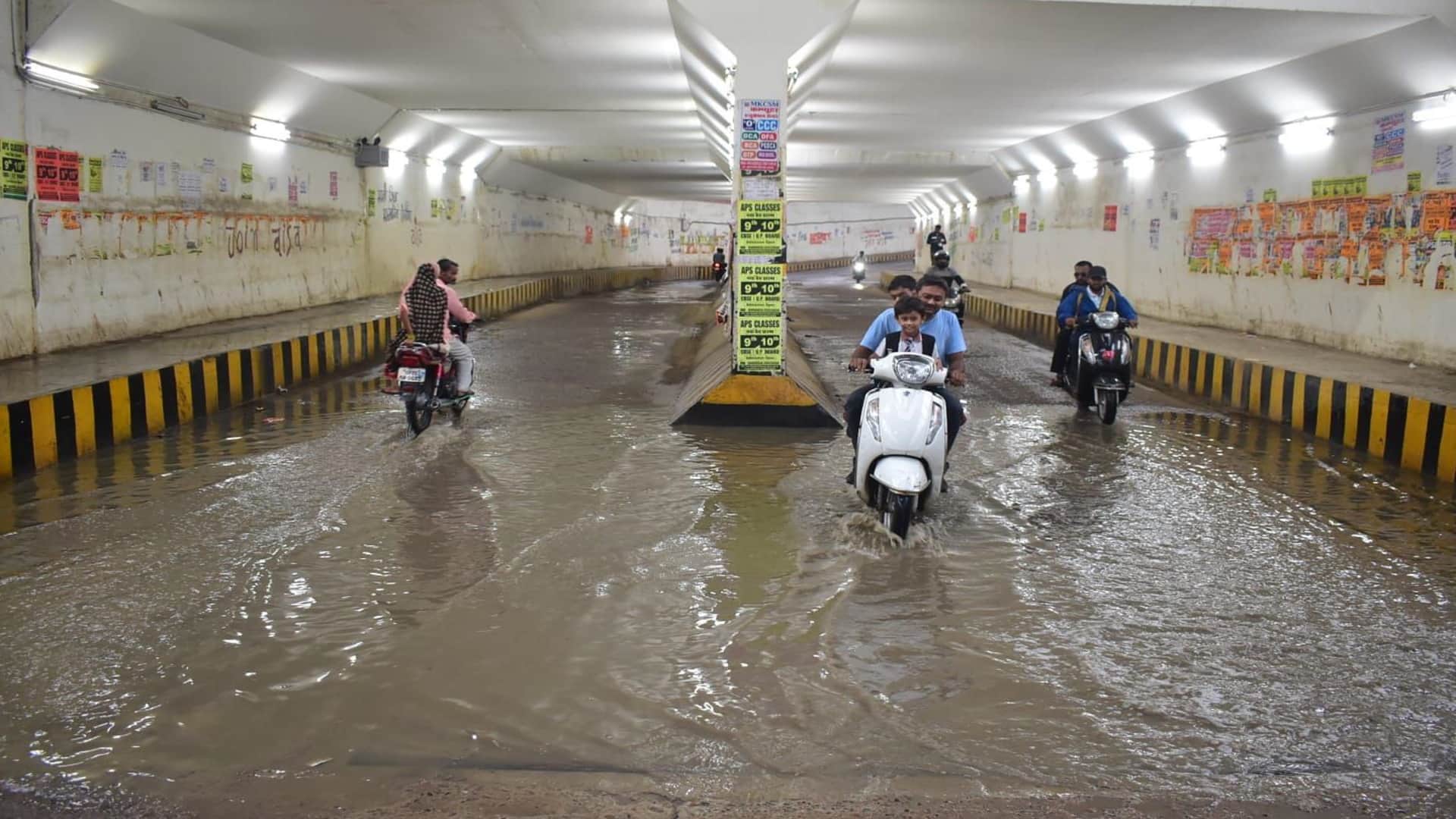 Prayagraj Weather Due to heavy rain, many areas of the city turned into rivers, water filled outside Prayagraj