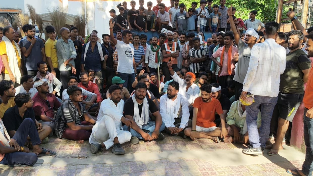 FIR against 13 named and 100 unknown persons over dispute with Mahant Mahamandleshwar of Shrinath Math ballia