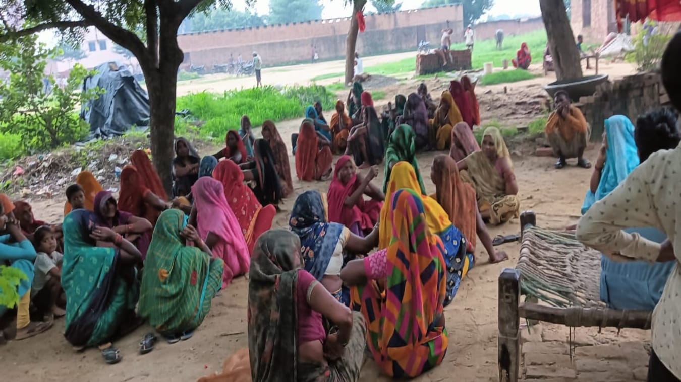 Prayagraj News Bodies of four innocent children found floating in a pond, were missing since a day before