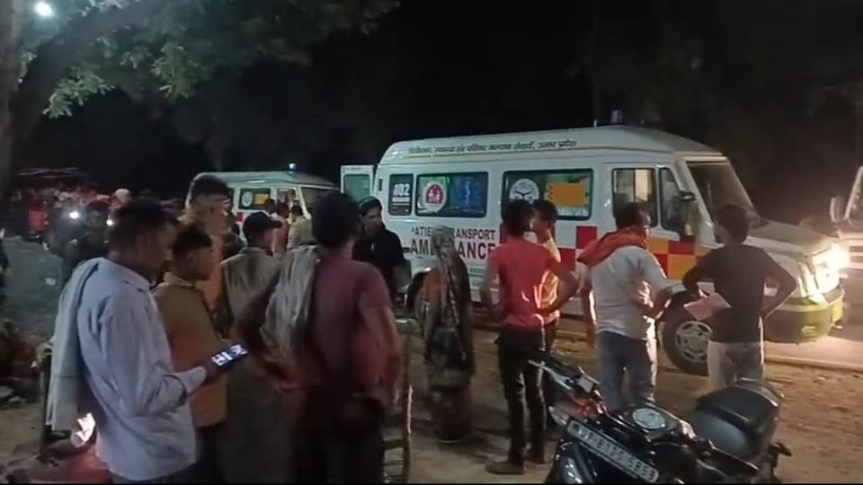 Tractor-trolley overturned due to steering failure