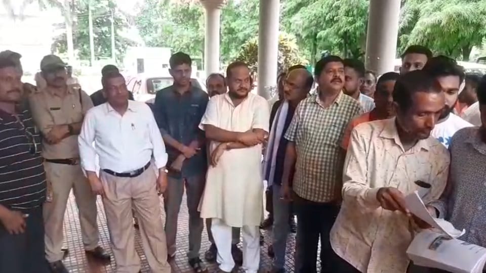 जमीन के मुआवजे पर फर्जीवाड़ा