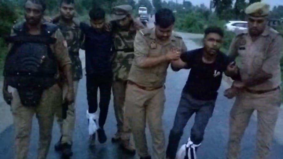 Hardoi Two miscreants who looted a womans earrings were arrested in an encounter shot in the leg