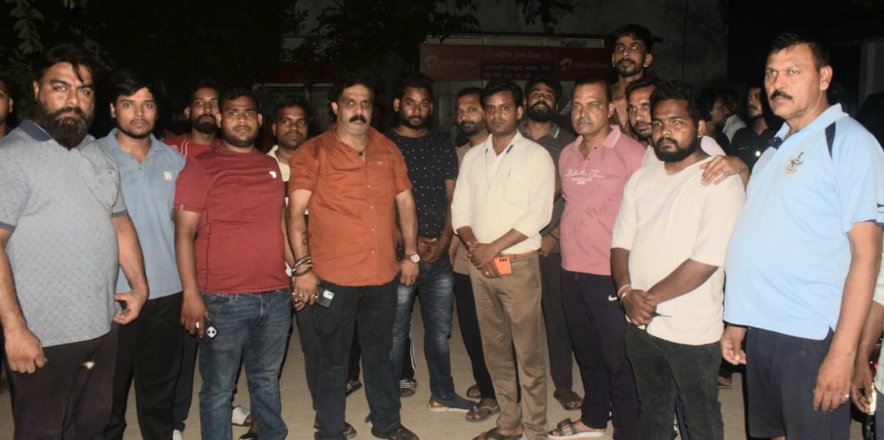 Meerut Girl Slits Wrist After Harassment by Neighbour, BJP Leaders Protest at Police Station