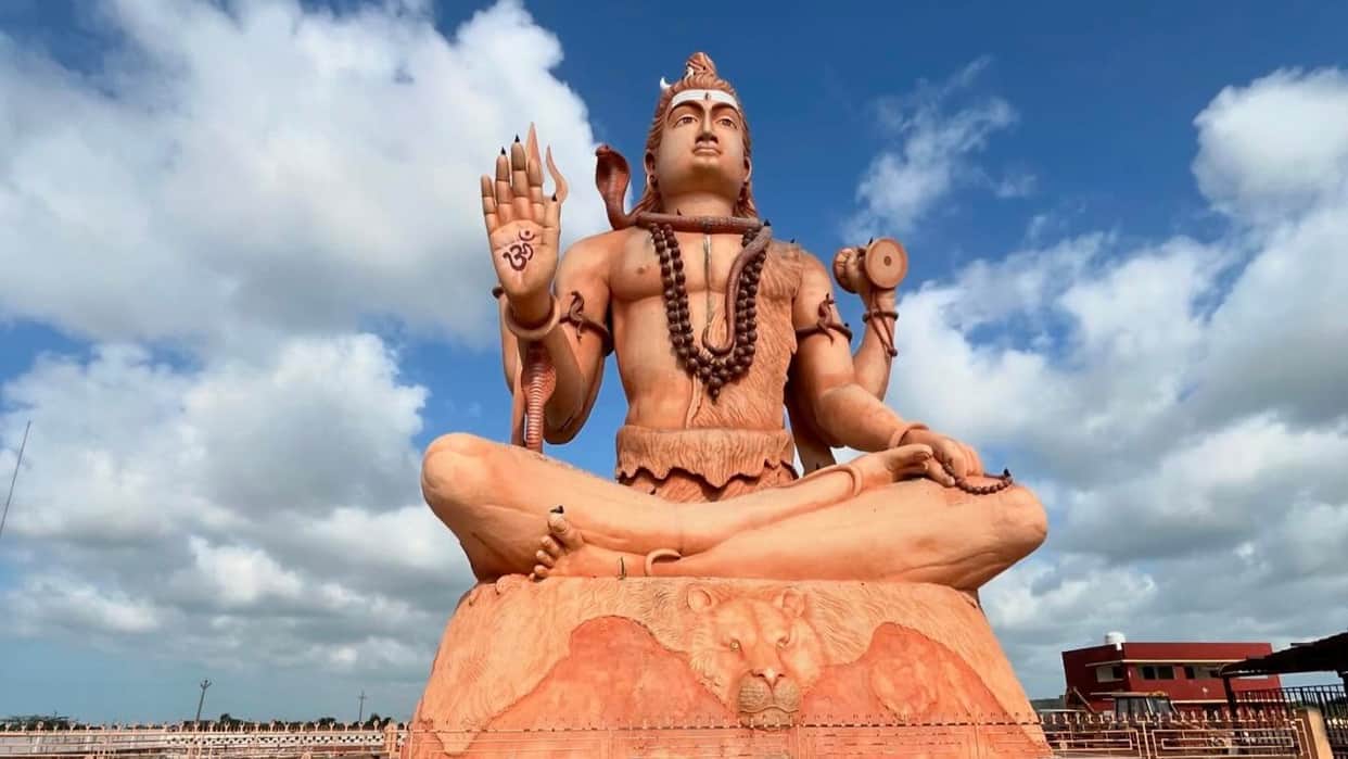 Must Visit Shiva Temples in Gujarat During Sawan 2025 Gujarat ke prasidh shiv mandir sawan darshan ke liye