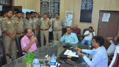 Two CMOs: Staff and officers divided into two factions, work in CMO office disrupted, no file moved