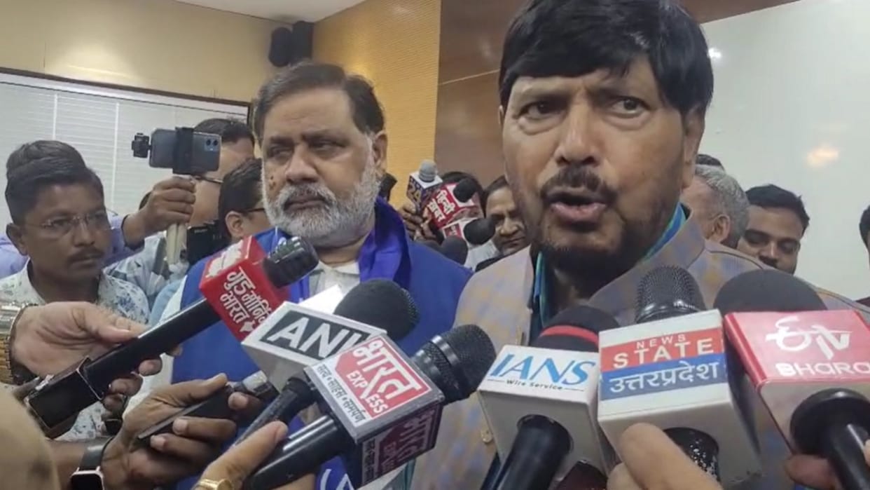 Union Minister Athawale said Maharashtra CM should respond to Raj Thackeray's hooliganism like UP's Yogi