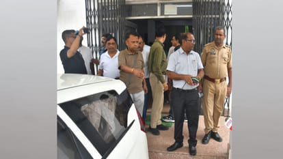 Two CMOs: Staff and officers divided into two factions, work in CMO office disrupted, no file moved