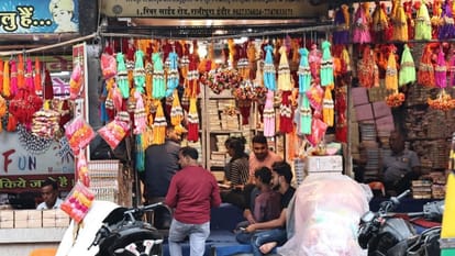 Indore News: Wholesale Rakhi Market Booms in Ranipura Ahead of Raksha Bandhan 2025