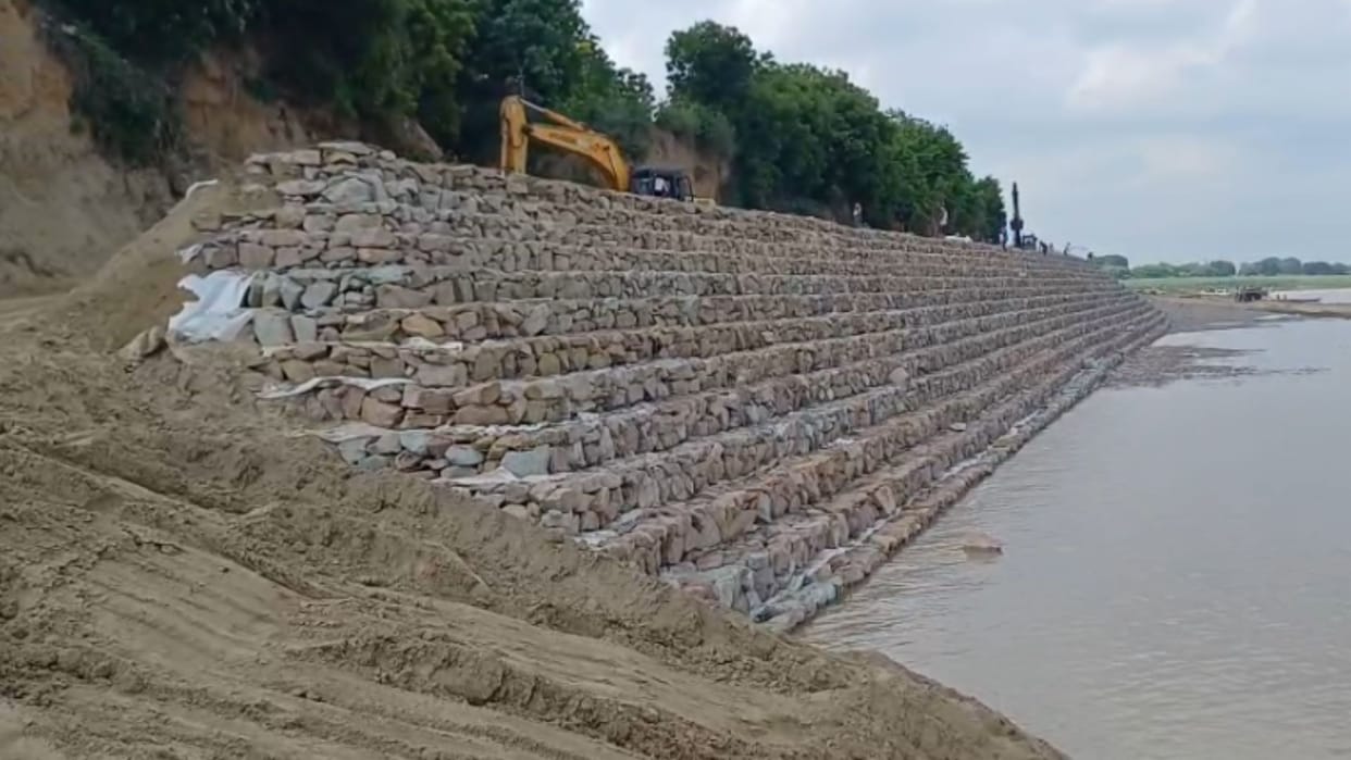Ganga water level rising in Chandauli, Ganga reached near stone placed at Tandakla Ghat