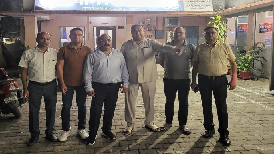 Meerut: An artisan hired four days ago in the city bullion, absconded with one kg of gold, cheated the bullion