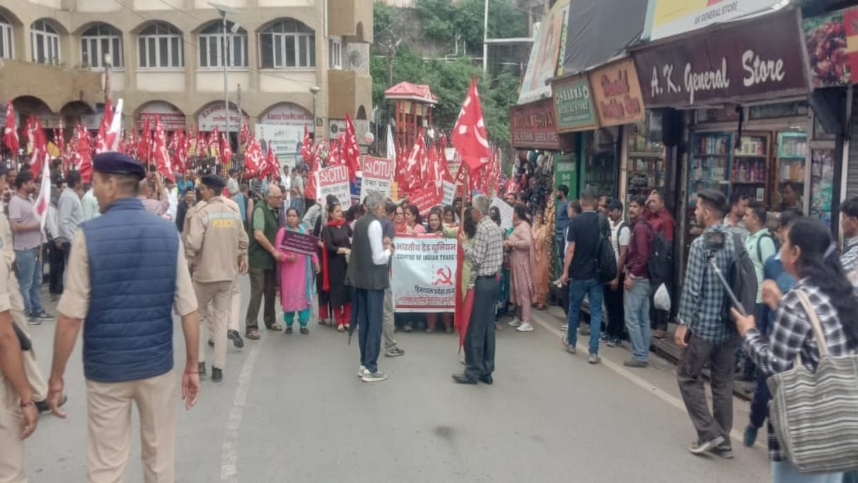 Trade unions strike: A huge rally was taken out from Panchayat Bhawan to Chaura Maidan, Circular Road was jamm