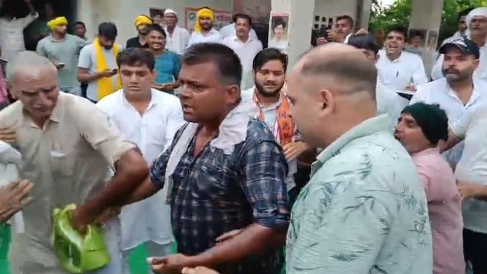 Shamli: Three youths warned of self-immolation in Panchayat, one youth poured diesel on himself