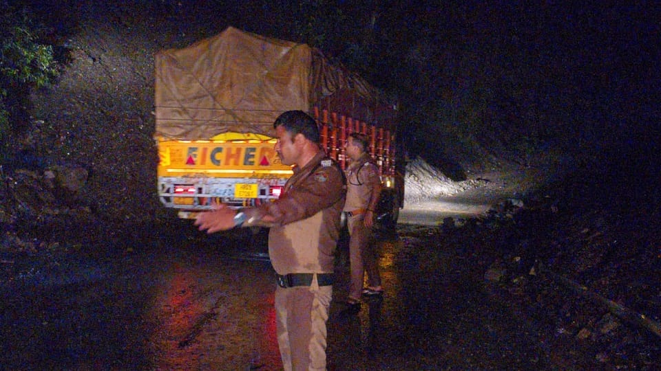 Dehradun: Heavy rain in Dehradun late night, one person swept away in the drain