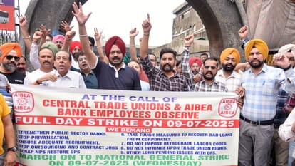 nationwide trade union strike highlights bank railways post transport services aicctu skm ciut protest