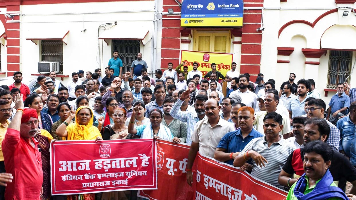 nationwide trade union strike highlights bank railways post transport services aicctu skm ciut protest
