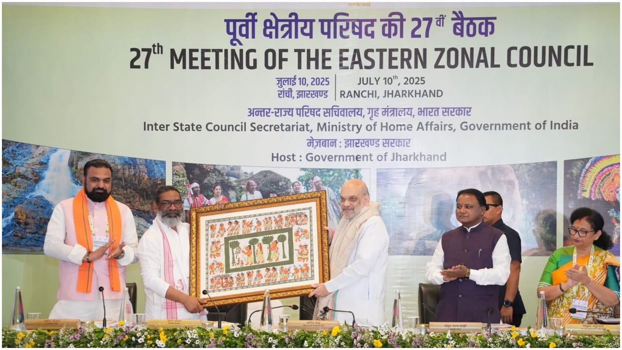 Eastern Zonal Council Amit Shah said Naxal will clean them from the country by March 31 2026 know all about it