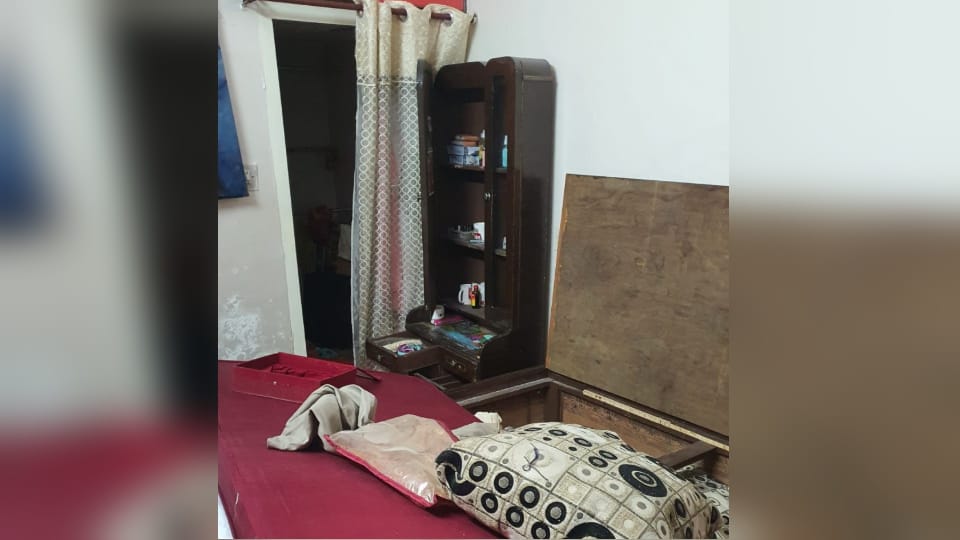 Kathak Dancer Ranjana Naibs Home Robbed in Saharanpur, CCTV Footage Captures Thieves