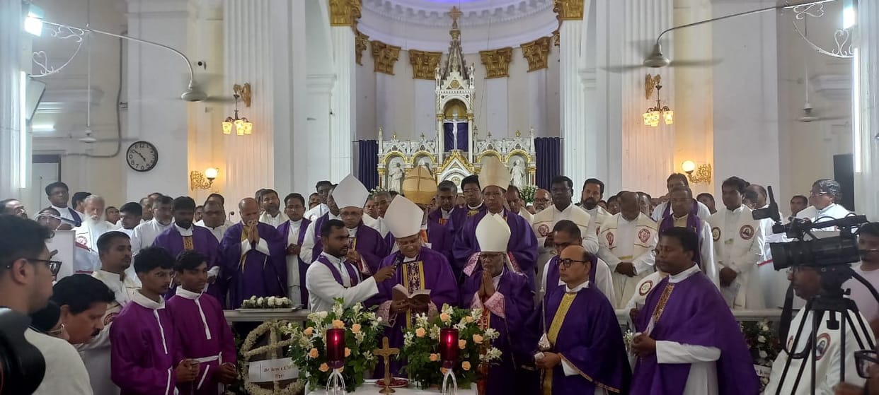 Father Moon Lazarus was given tearful farewell he died in hospital in Delhi