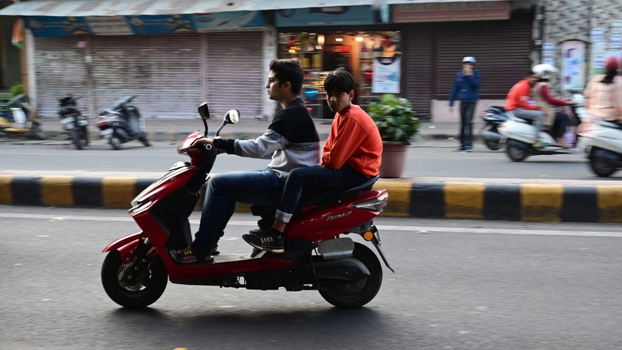 Police will register FIR against parents due to minor driving vehicle in Varanasi
