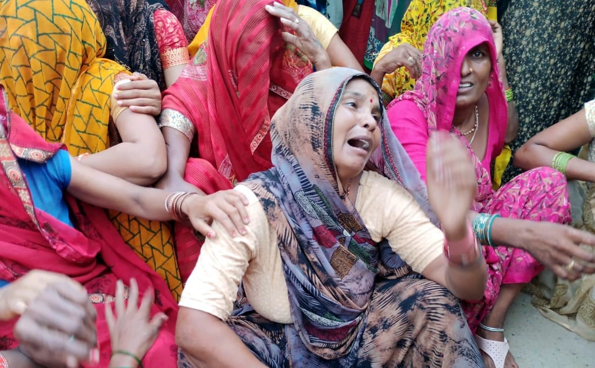 woman dead body found in closed room in Agra ants crawling on her body