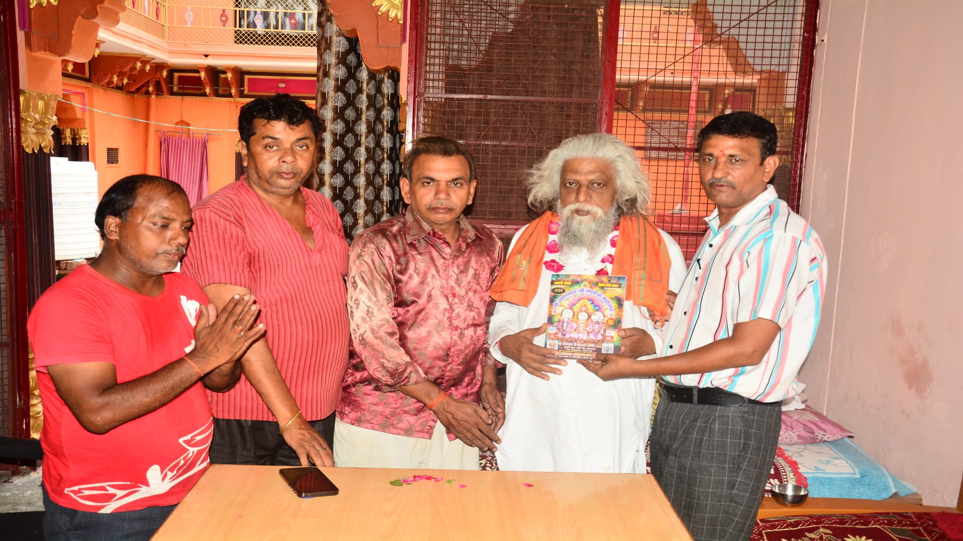 On Guru Purnima, devotees took a dip in the Sangam, reached the ashram and washed the feet of the Guru
