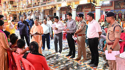 CM Yogi heard the problems of 200 people in Gorakhpur Janta Darshan. Gave instructions to the officials