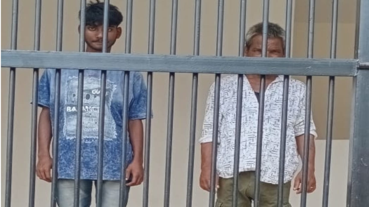 Recently in Gorakhpur a woman was tumbling in an auto. Two days ago two women were robbed