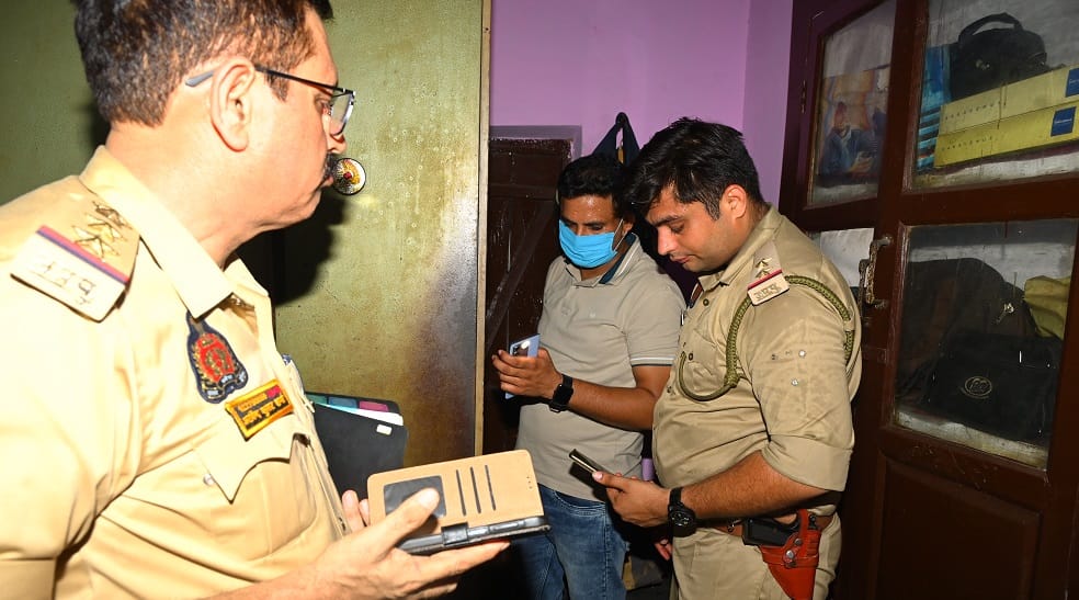 Kanpur Robbery and Murder Suspicion on a close person suspect seen 500 meters away in CCTV