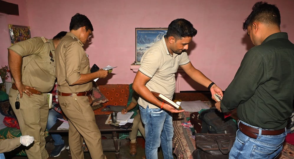 Kanpur Robbery and Murder Suspicion on a close person suspect seen 500 meters away in CCTV