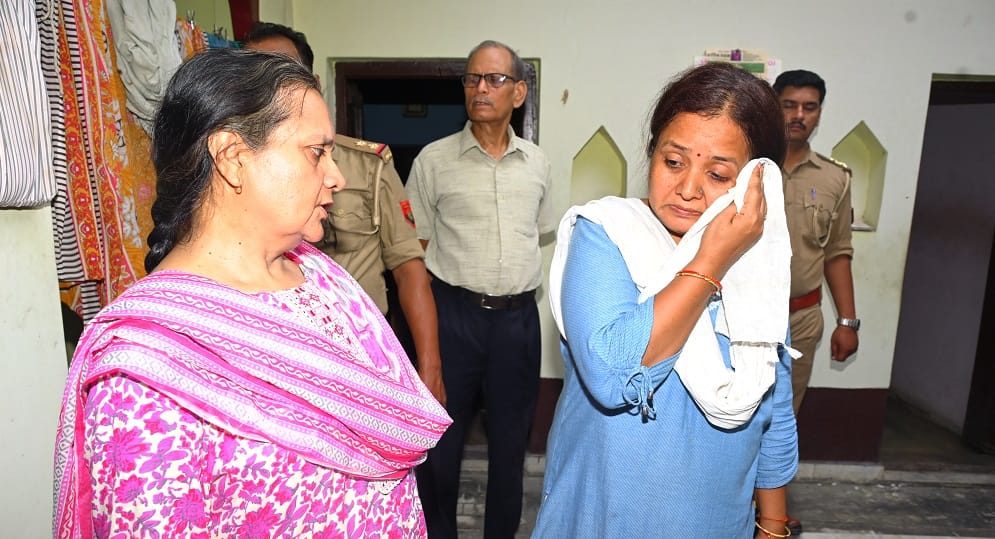 Kanpur Robbery and Murder Suspicion on a close person suspect seen 500 meters away in CCTV