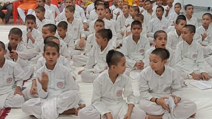 Kanpur Guru Purnima festival was celebrated with great pomp in Salempur Sunderkand was recited
