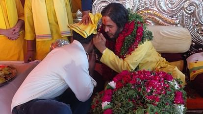 Guru Purnima 2025: काशी में धूमधाम से मनाई गई गुरु पूर्णिमा, गुरु की पूजा कर निभाई गई गुरु- शिष्य परंपरा Guru Purnima 2025 celebrated with great pomp in Kashi
