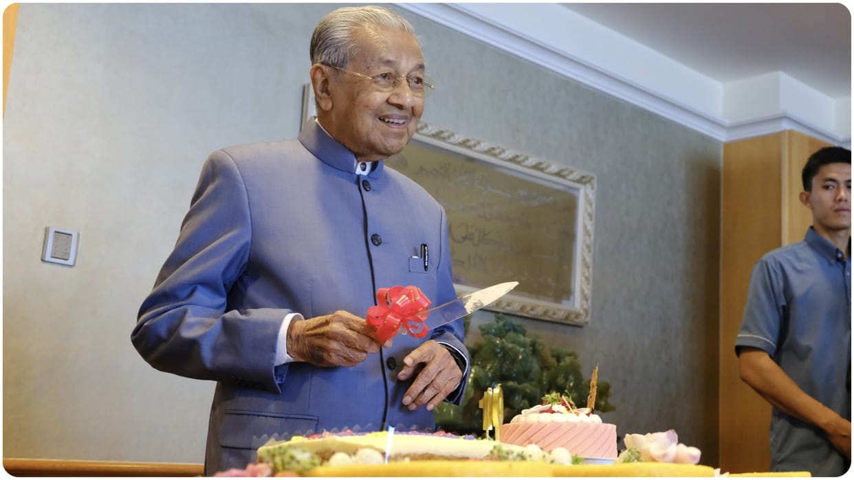 former malaysian prime minister Mahathir Mohamad turns 100 what he use to do to stay healthy