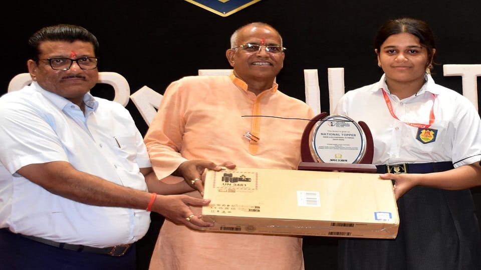 National topper Kanak was awarded in National Olympiad